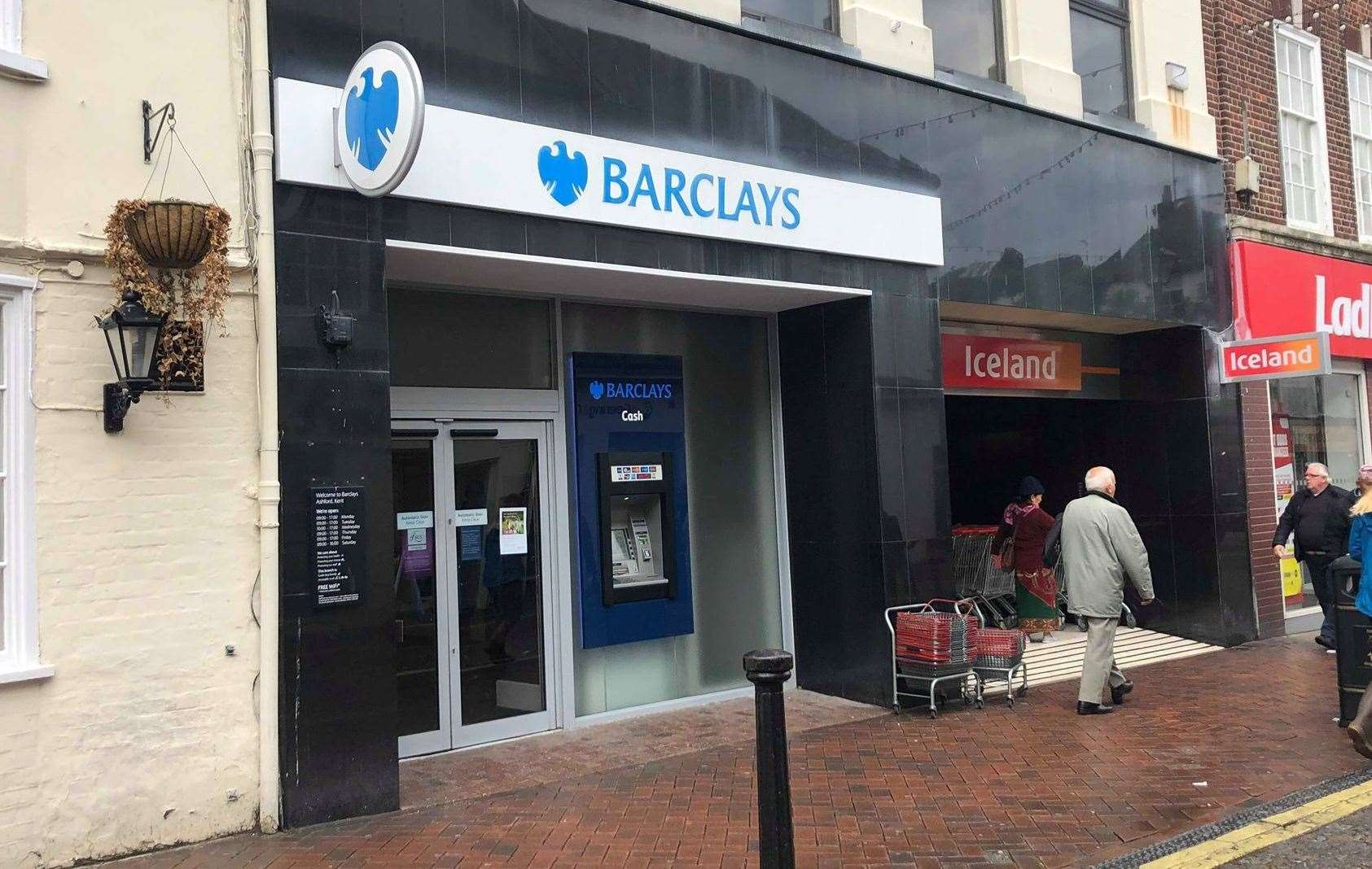 Barclays has reversed its decision over customers withdrawing cash at post offices.
