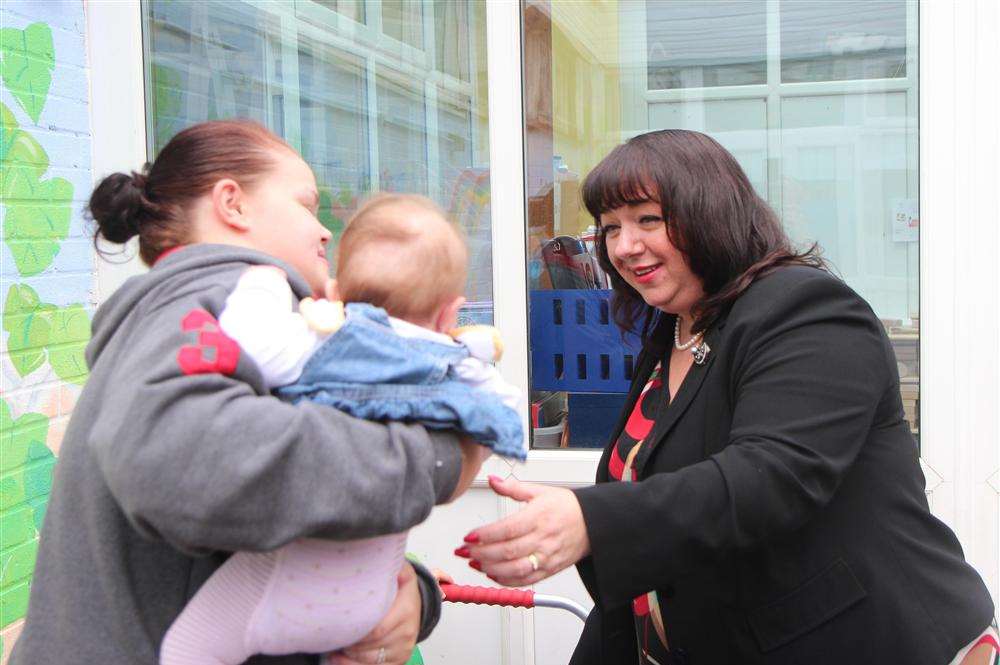 Sharon Hodgson MP meeting users of Woodgrove Children's Centre