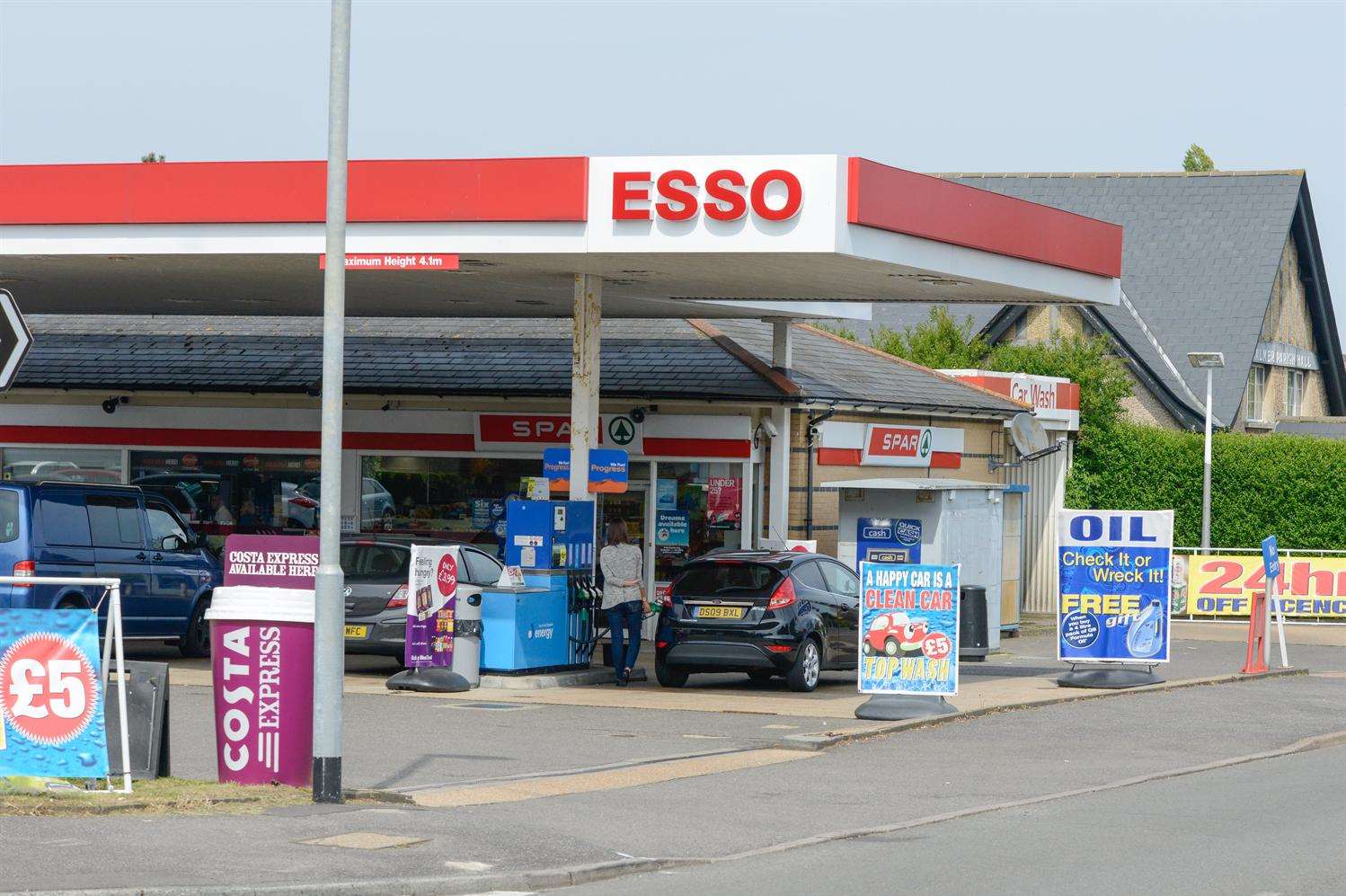 The Esso branch in Old Road West, Gravesend was the first to sell unleaded fuel below 120p per litre. Stock image