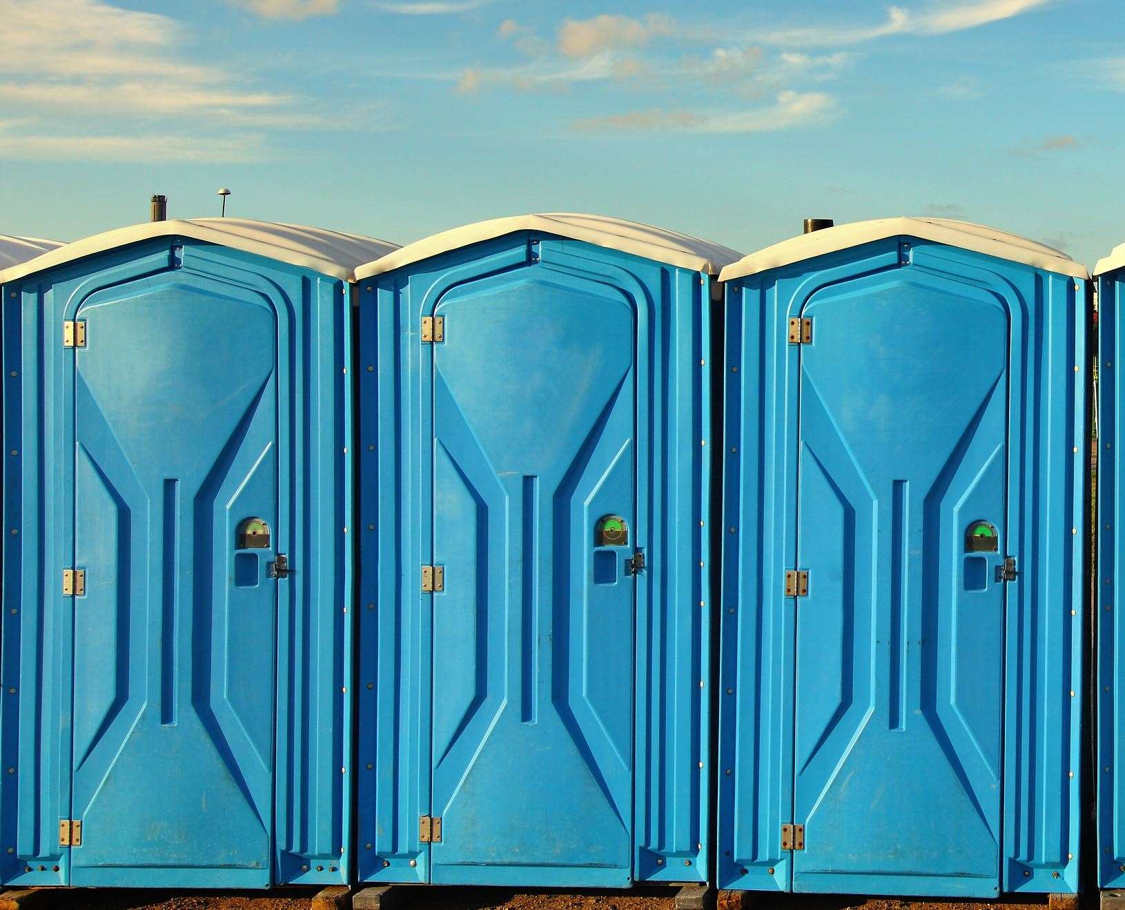 The government has said it will line the A20 and M20 with portable toilets for lorry drivers before December 31