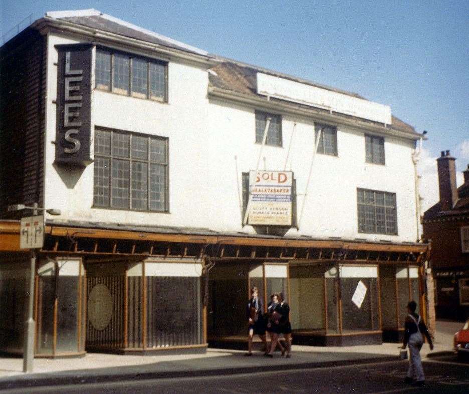 The once familiar store and premises of Lee’s Furnishers in 1966 at the foot of the High Street in Ashford and beside the County Hotel. The old building with its ornate shopfront made way for a new supermarket for the long-defunct Pricerite chain