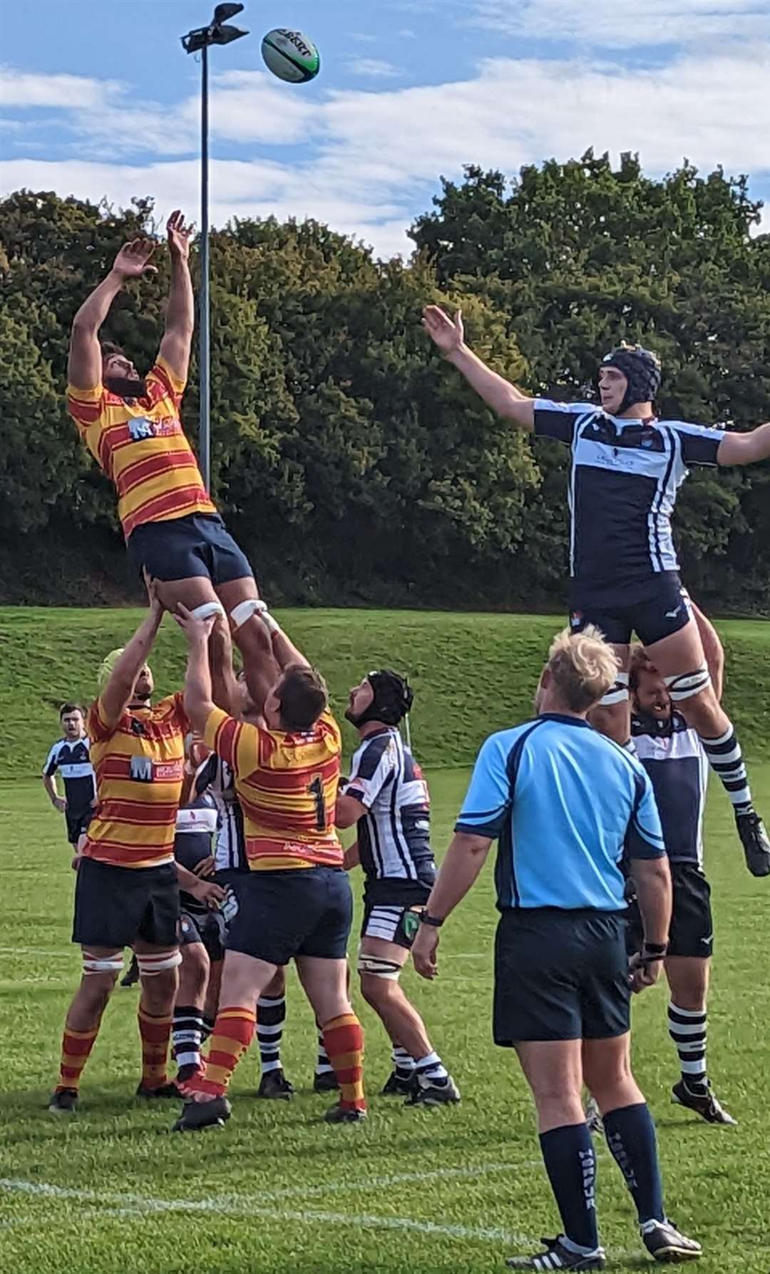 Medway leap into action at a lineout