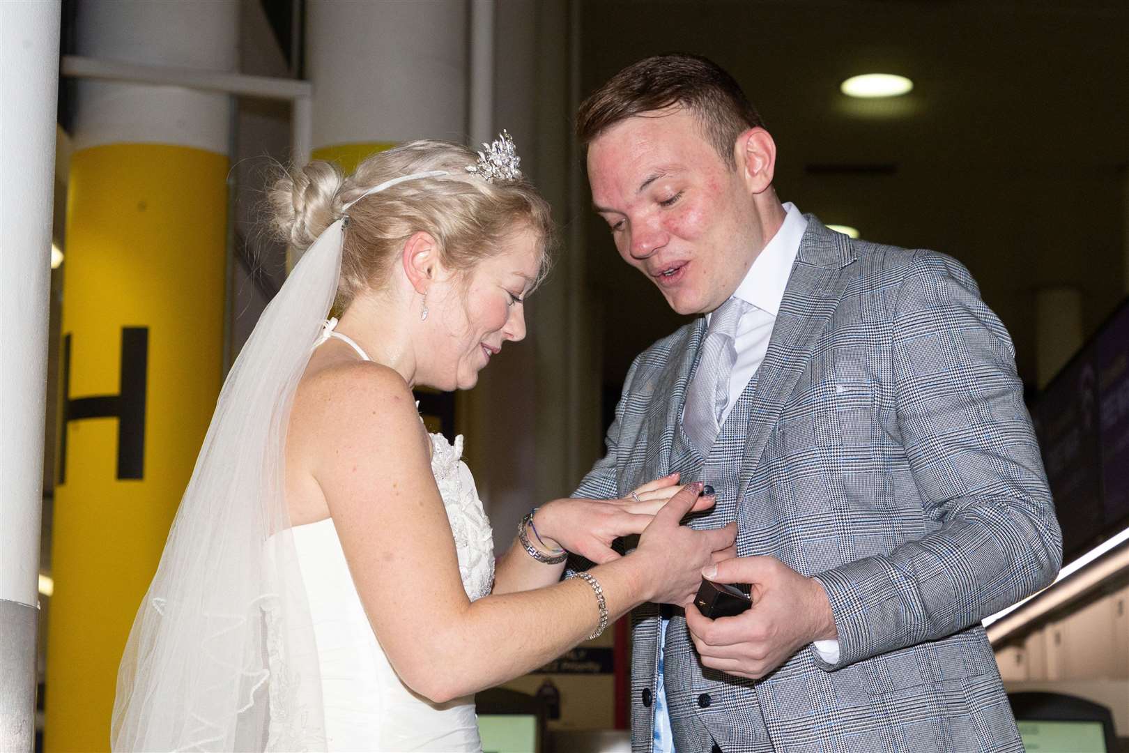Sarah Elliott, 34, and Paul Edwards, 36, who met on a dating app on December 15 and immediately married in Vegas are now looking to divorce. Picture: SWNS