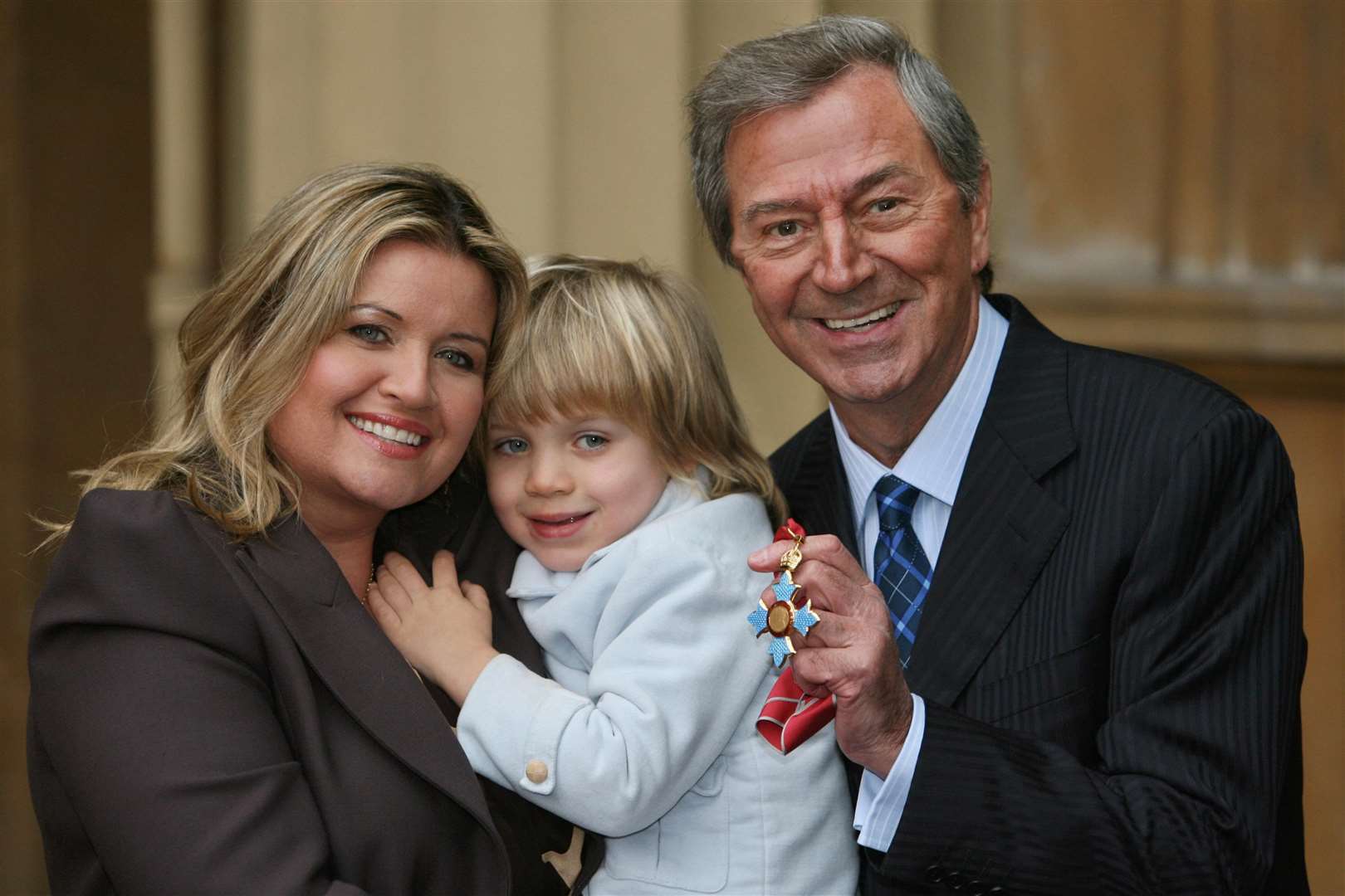Des O’Connor with wife Jodie and son Adam (Johnny Green/PA)