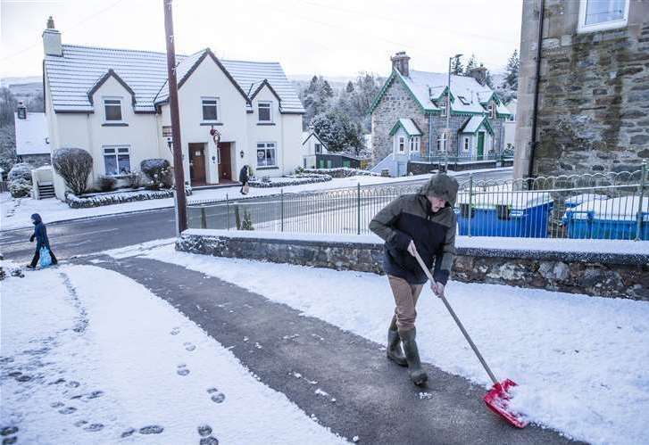 A man clearing snow from his property. Image: Jane Barlow/PA.
