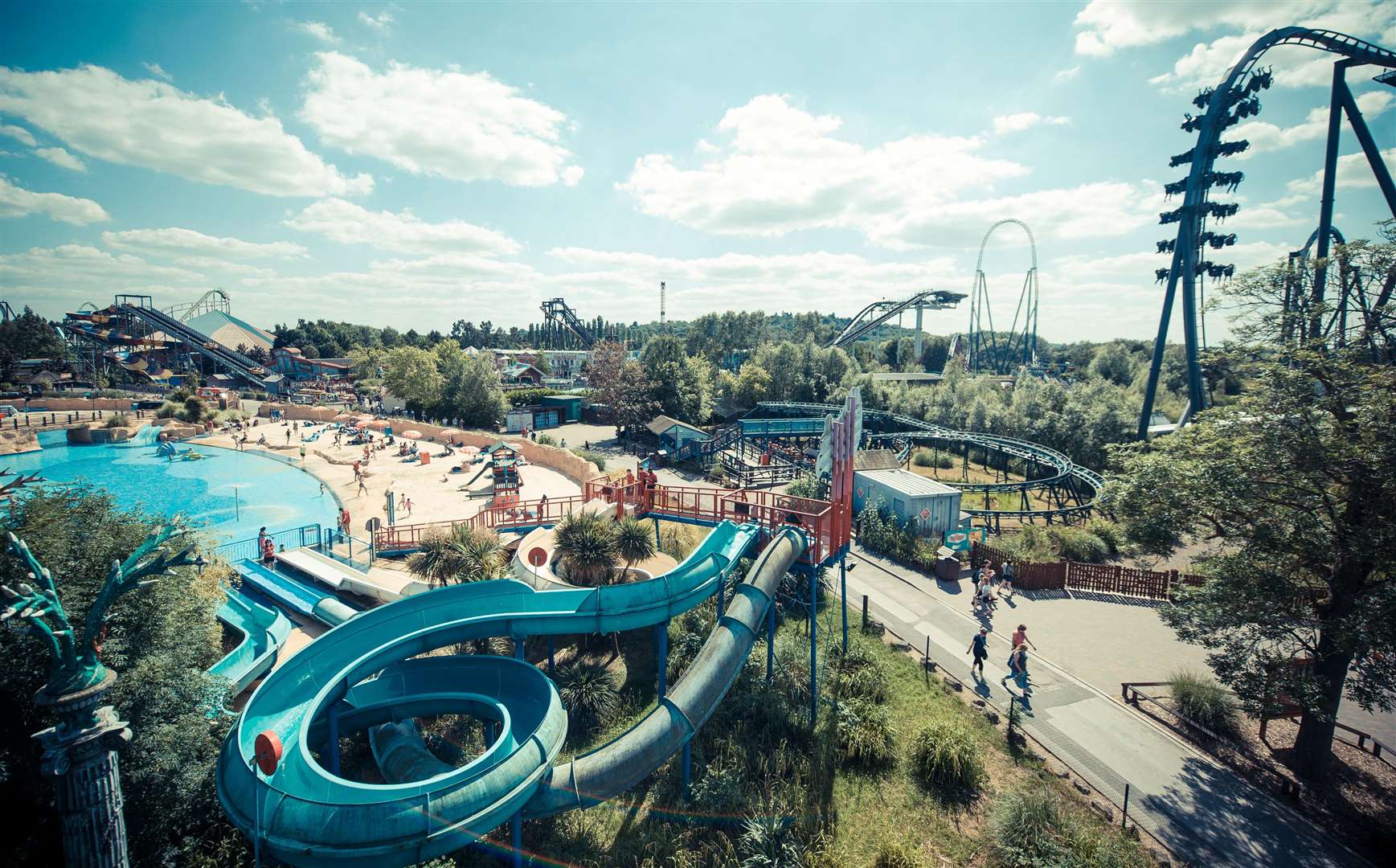 Thorpe Park is the pace to be for Love Island fans this summer! (3244533)