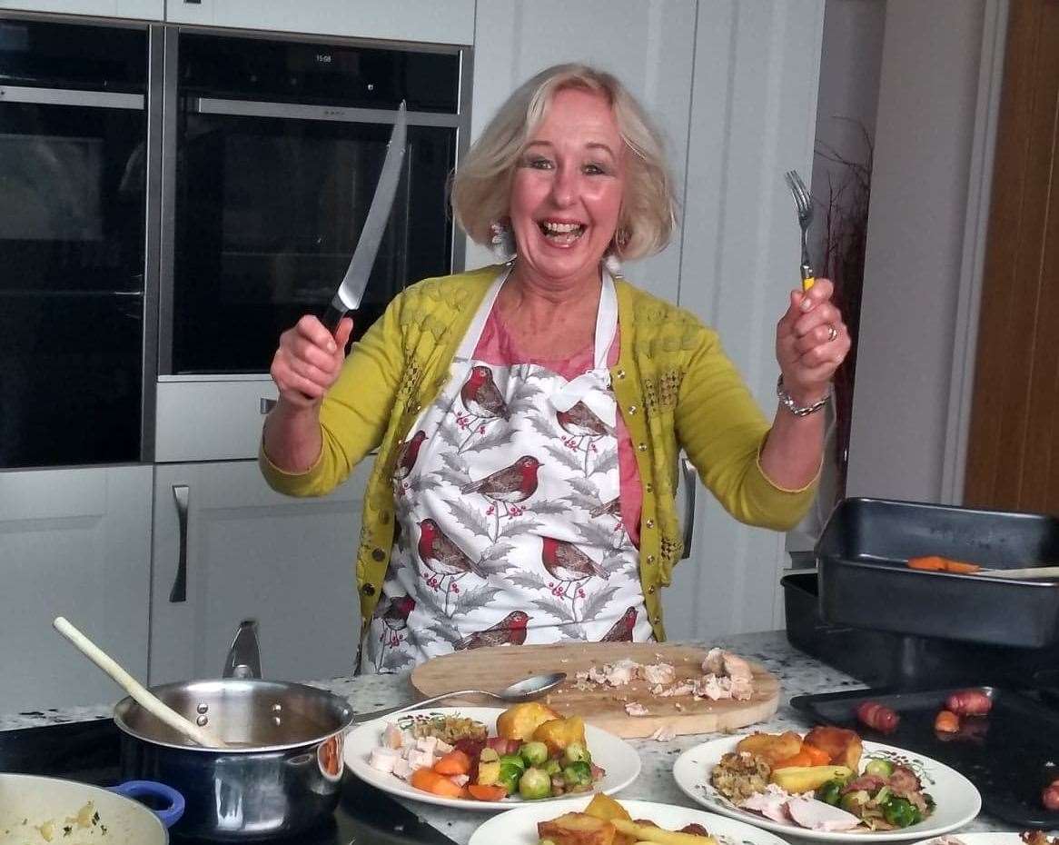 Jill Martin goes head to head against her husband in cooking Christmas dinner