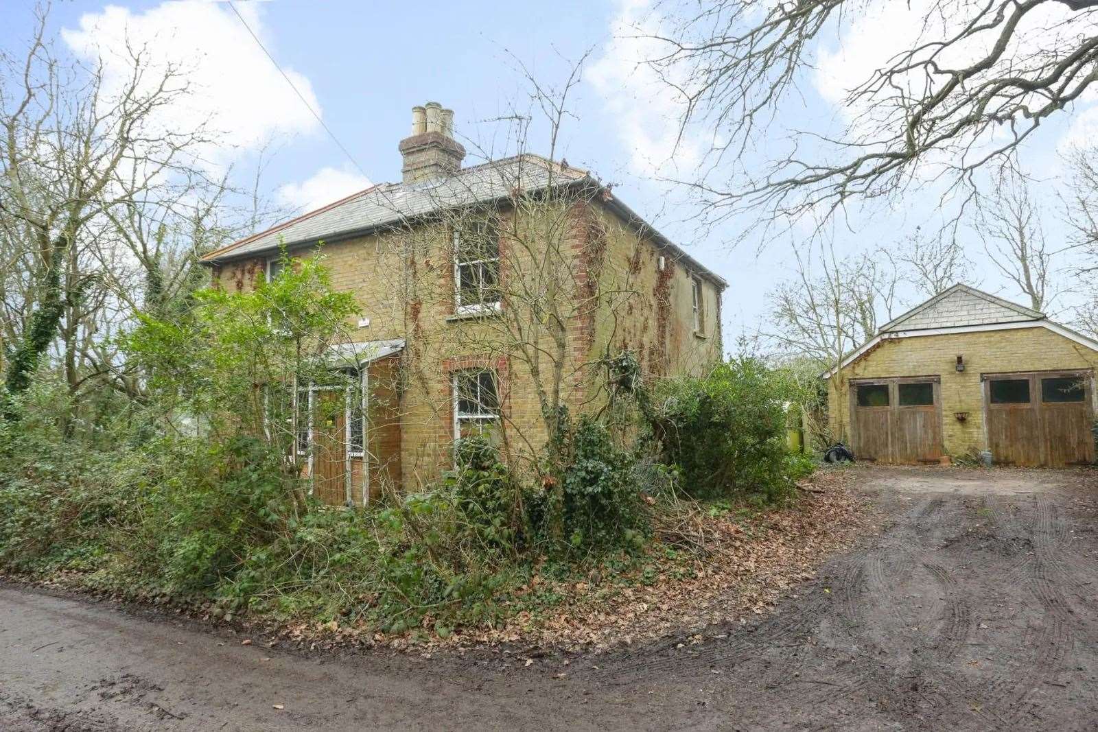 This 4-bedroom detached house is currently on the market for £1M. Photo: Zoopla