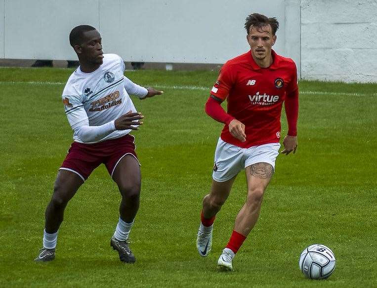 Ben Chapman on the ball for Ebbsfleet against Chelmsford on Saturday. Picture: Ed Miller/EUFC (56558084)