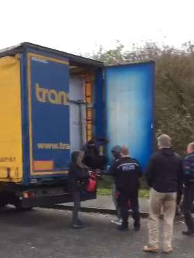 Suspected migrants seen jumping out of back of lorry in Sevington