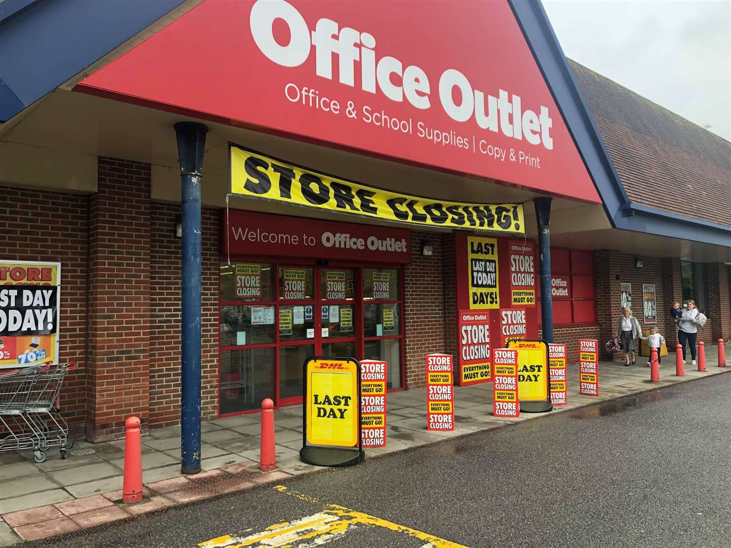 Ashford's Office Outlet branch in the Warren Retail Park is closing today. (12071259)