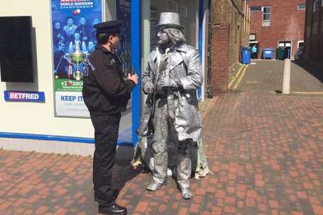 Justin Aggett snapped the PCSO talking to the living statue in Sittingbourne High Street