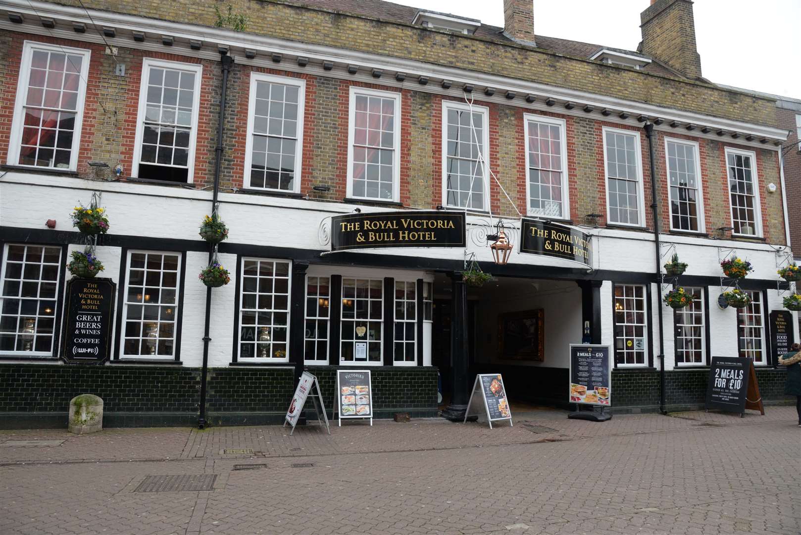 The Royal Victoria and Bull Hotel, in Dartford High Street, has received a one-star food hygiene rating. Picture: Chris Davey