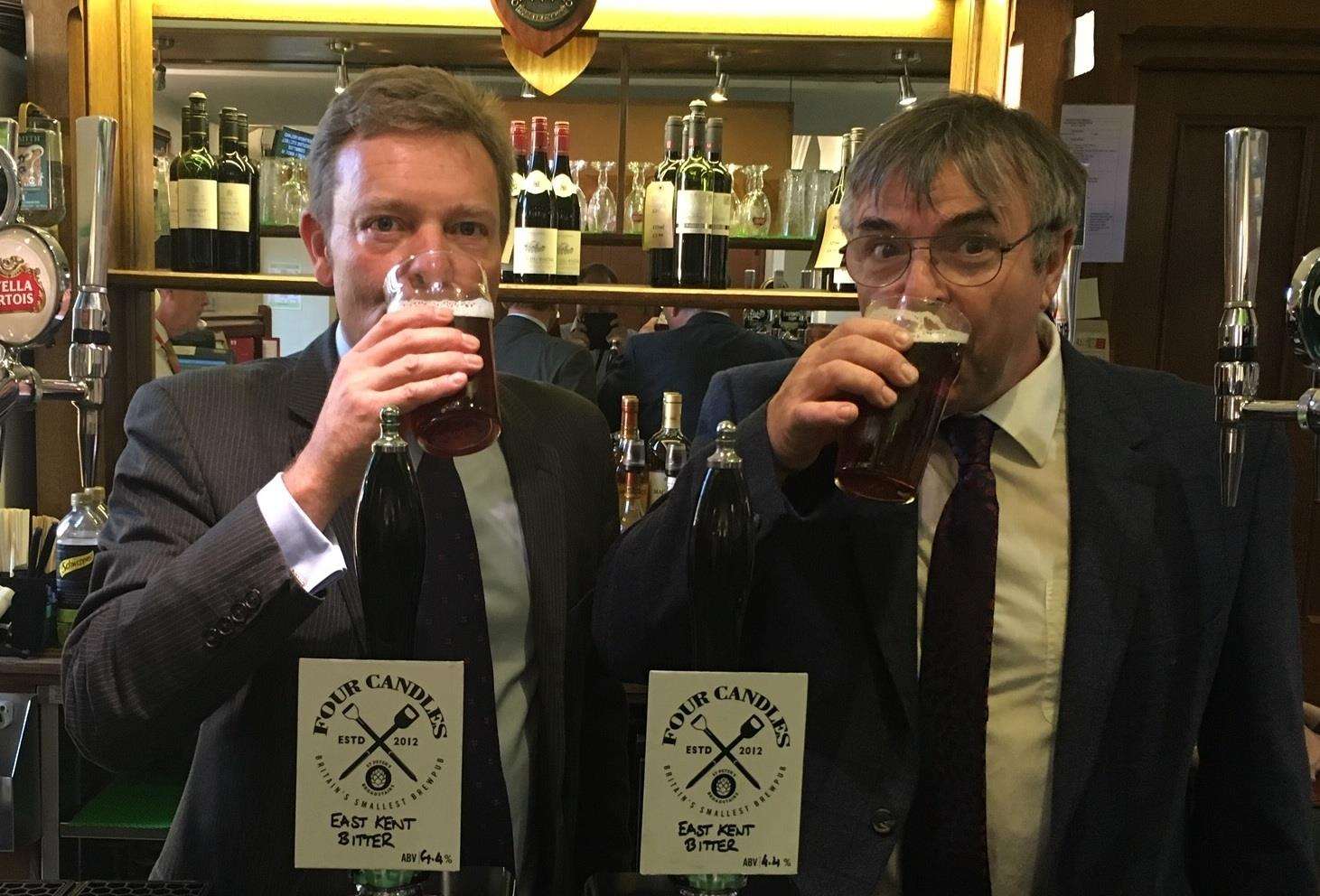 Craig Mackinlay enjoying a tipple in Parliament with Mike Beaumont (5948191)