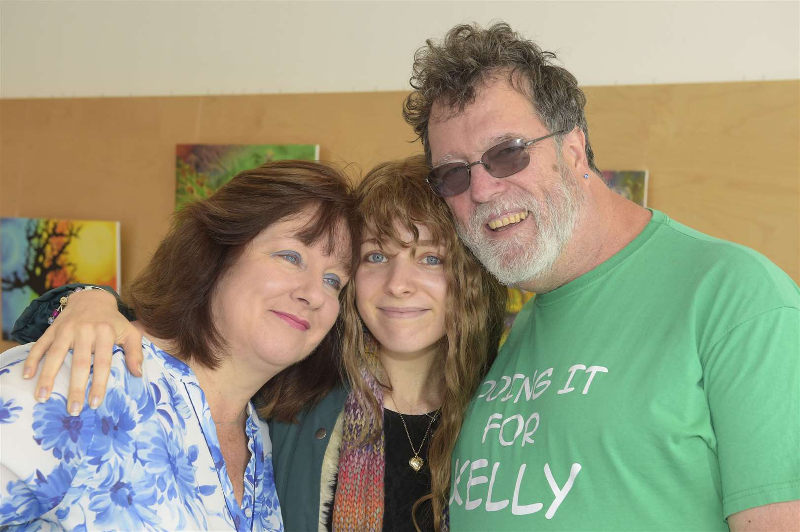 Kelly with her parents Linda and Martin, October 2016. Picture: Tony Flashman for KMG
