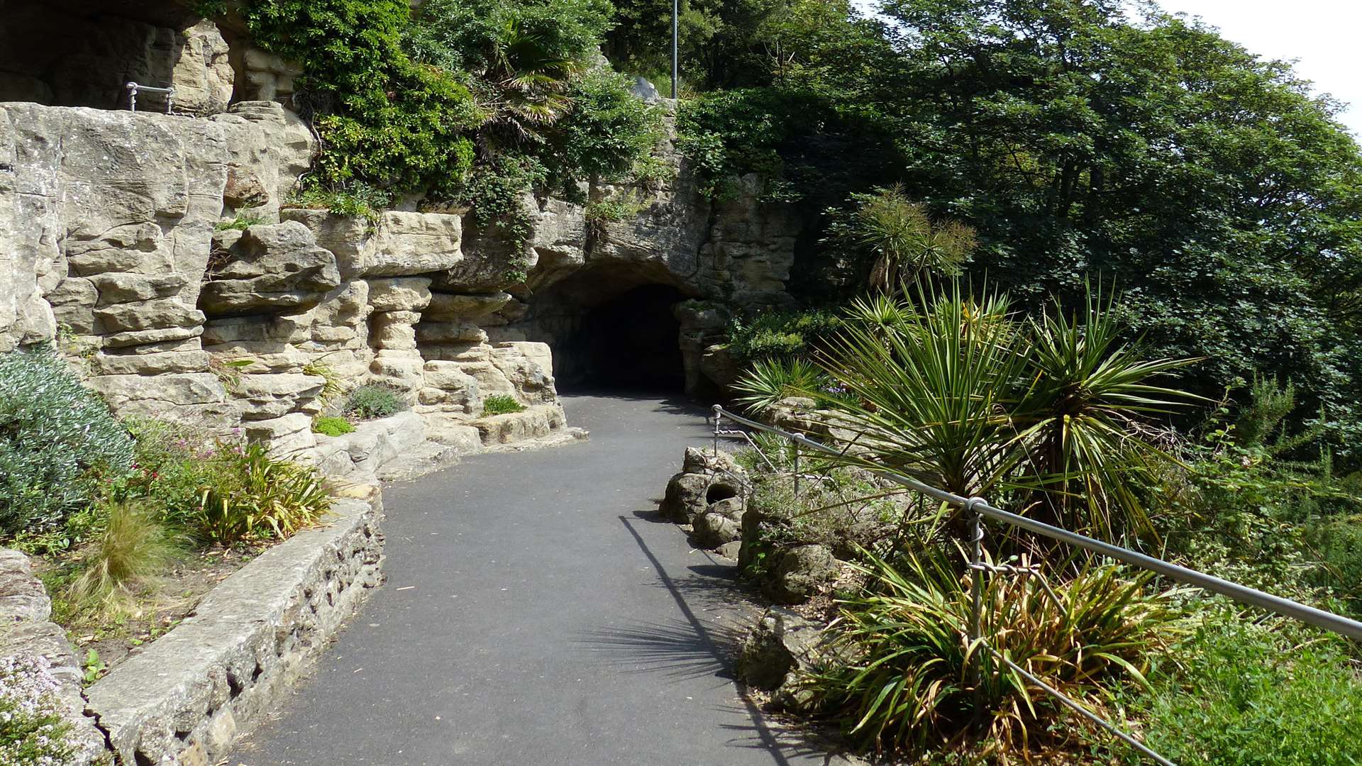 The zig zag path at The Leas