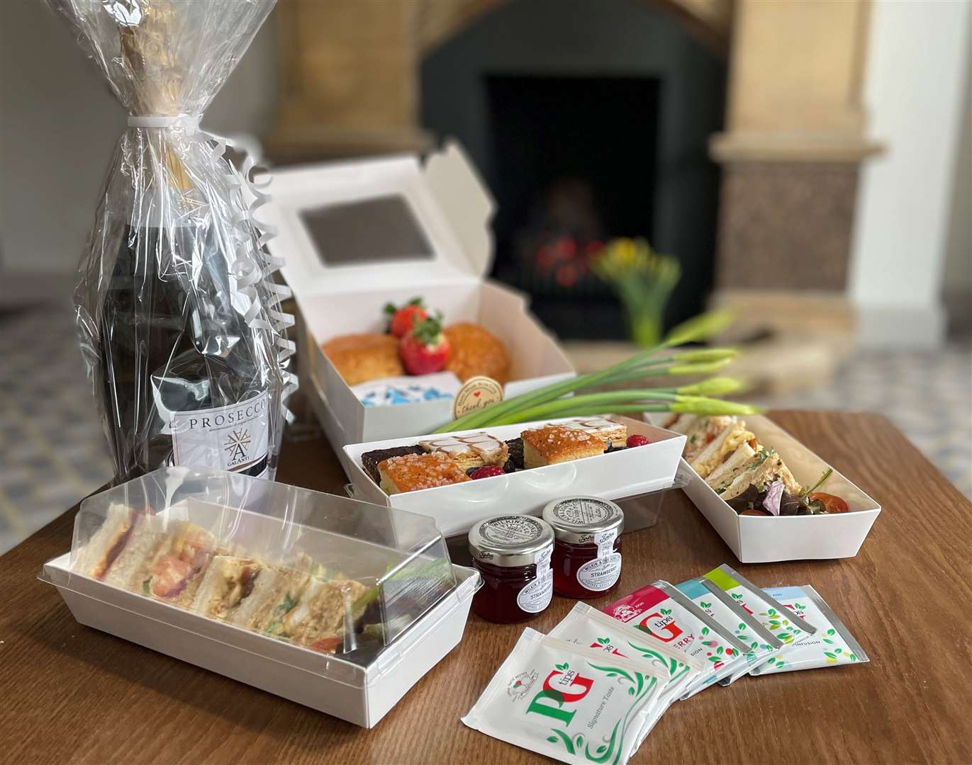 Takeaway Mother's Day afternoon tea from Bridgewood Manor Hotel