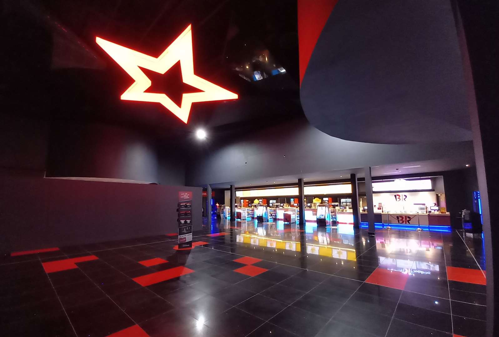 A large Cineworld logo has replaced the mirrored ceiling