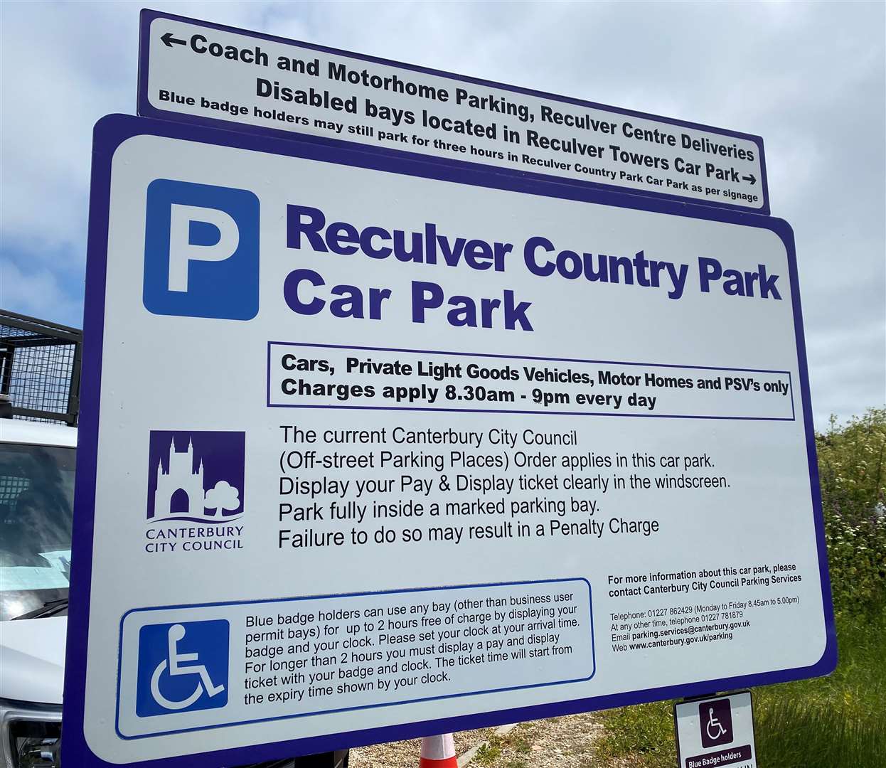 The entry to Reculver Country Park car park makes no mention of dogs