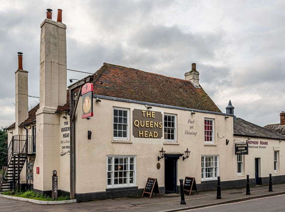 Built in 1590, the Queens Head sits in Boughton, between Canterbury and Faversham