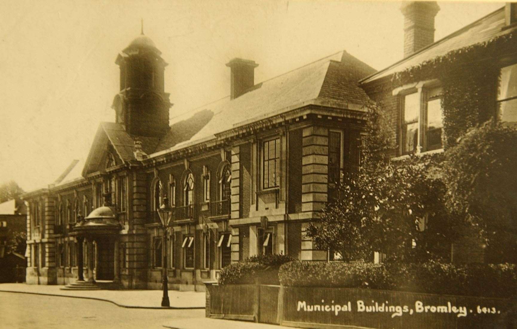 How the building looked in the 1930s