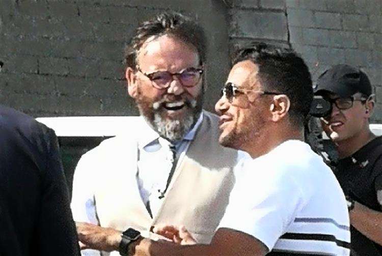 Peter Andre was seen chatting with antiques expert Paul Laidlaw along the seafront. Picture: Bob Keehner (5531537)