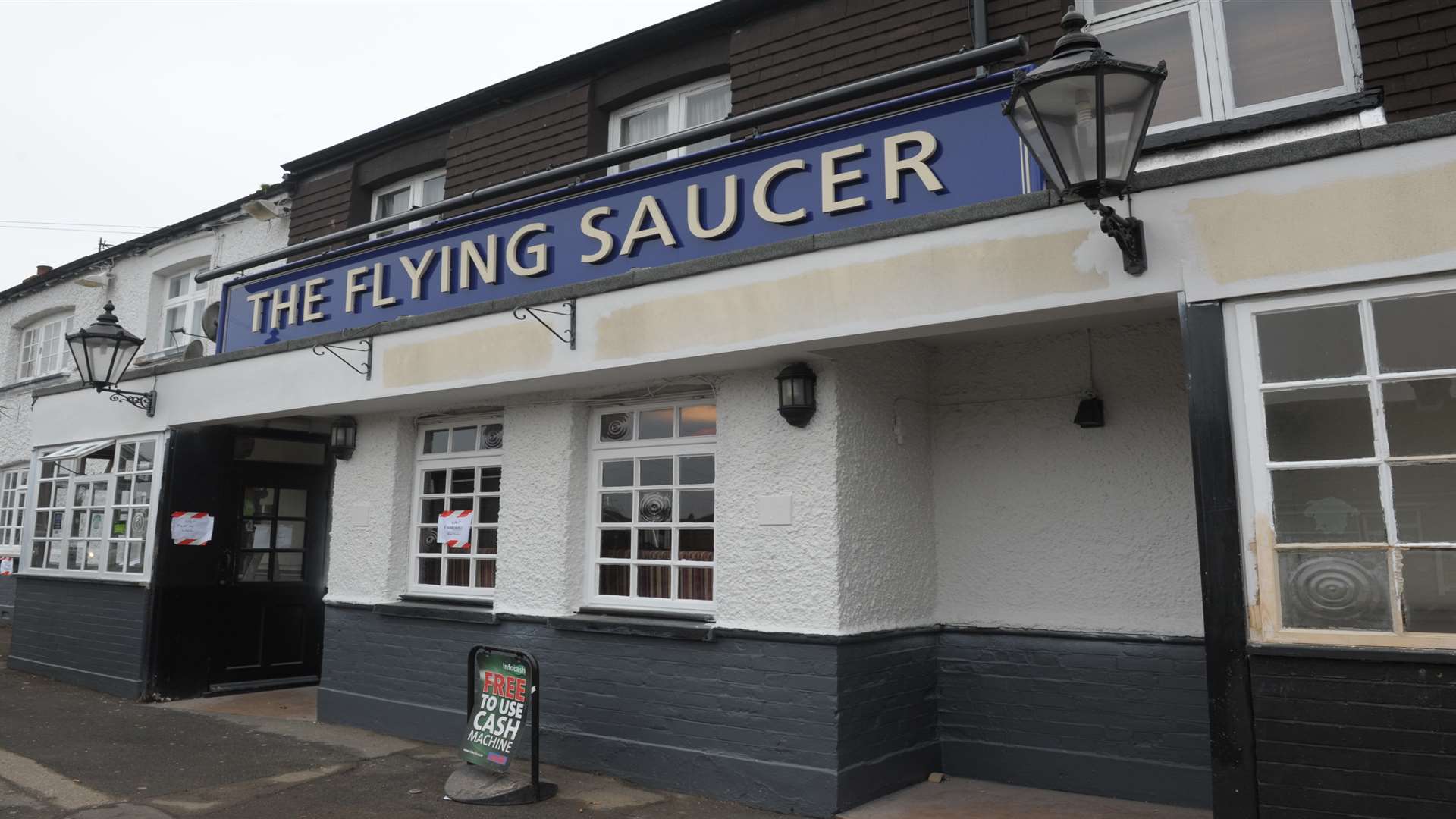 Flying Saucer pub in Hempstead Road