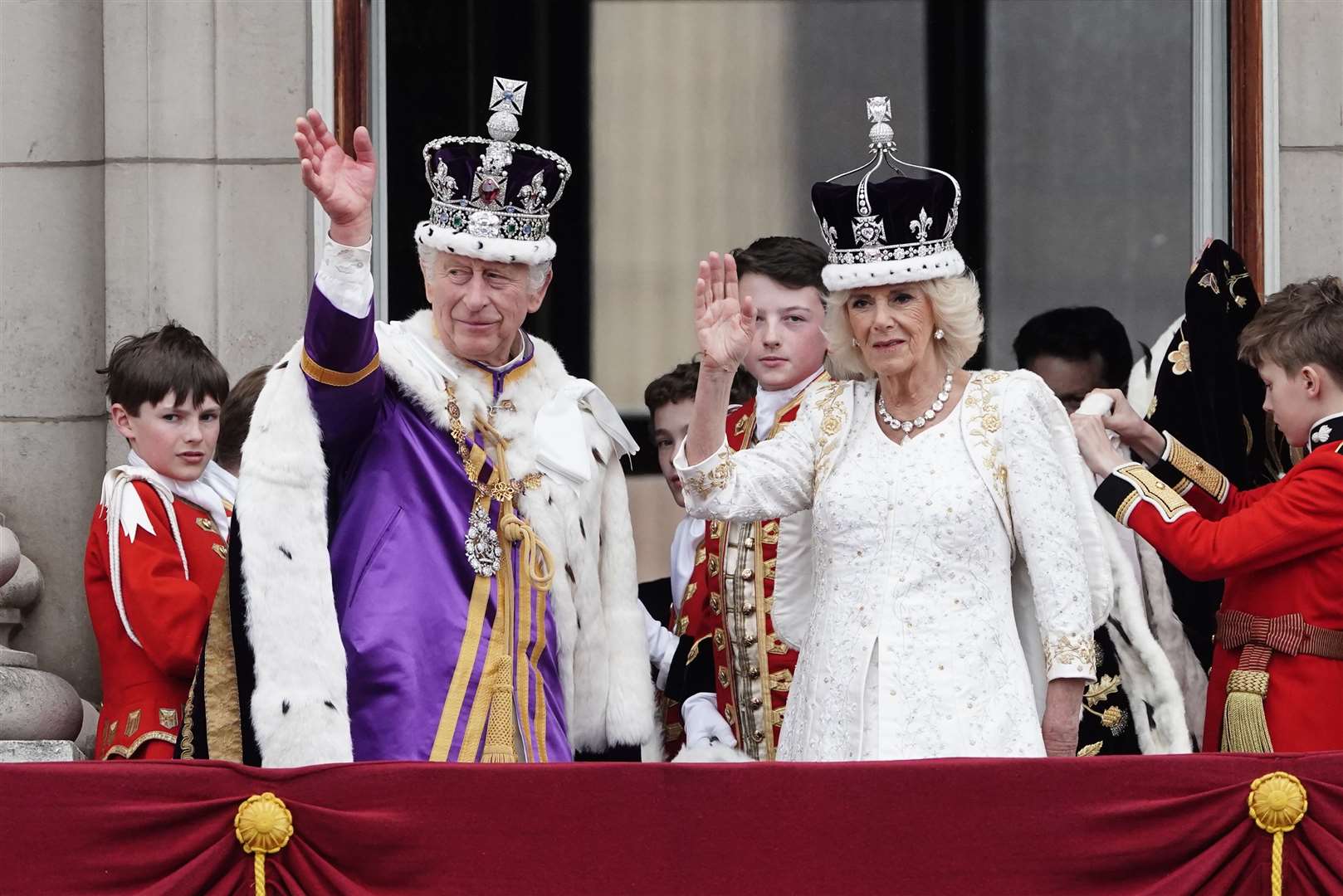 The King and Queen Camilla wave from the balcony of Buckingham Palace (Jordan Pettitt/PA)