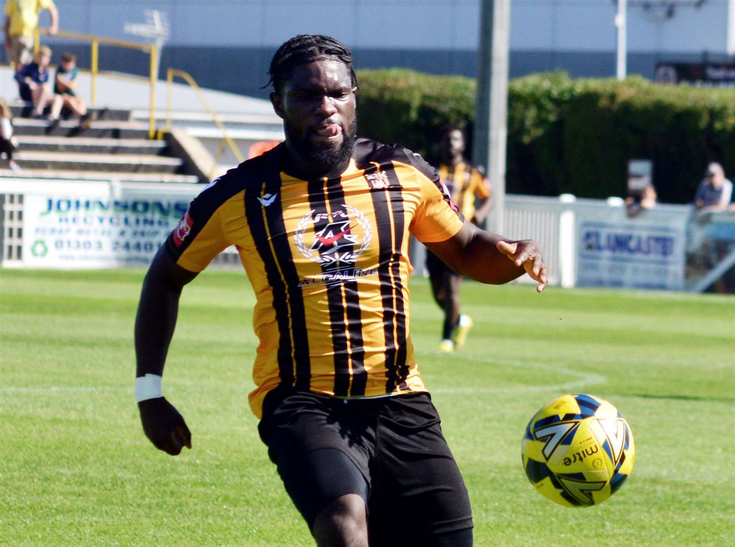 Striker David Smith – scored for Folkestone but also got injured in Tuesday’s 4-2 defeat at unbeaten Isthmian Premier frontrunners Hornchurch. Picture: Randolph File