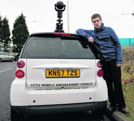Reporter Keyan: all set for his Smart car ride