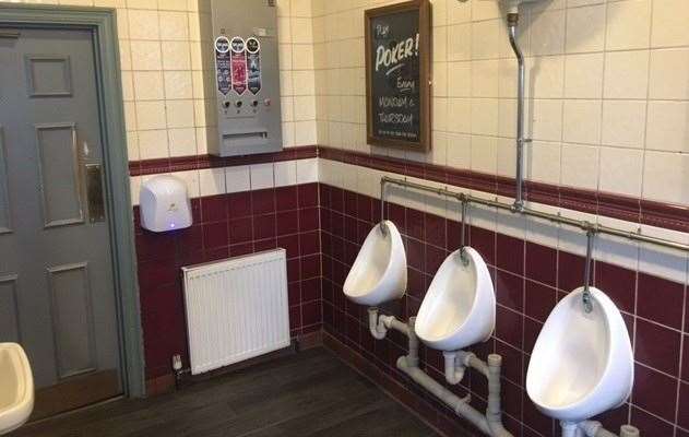 Traditionally decorated with claret and white tiles, the gents were clean and sweet smelling, better in fact than the rest of the pub