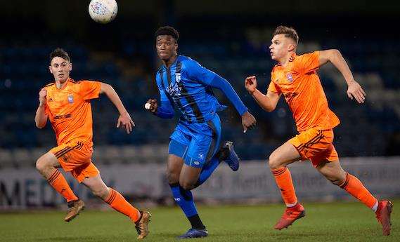 Gillingham's Emmanuel Fernandez runs at Tommy Smith and Luca Vega Picture: Ady Kerry (6469390)