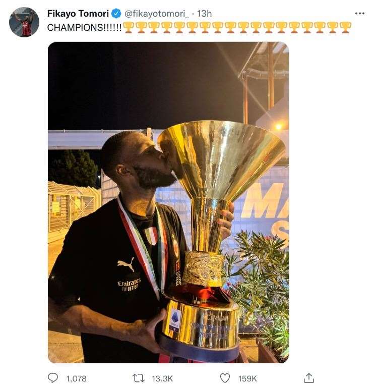 Fikayo Tomori with the Serie A trophy Picture: Twitter/@fikayotomori