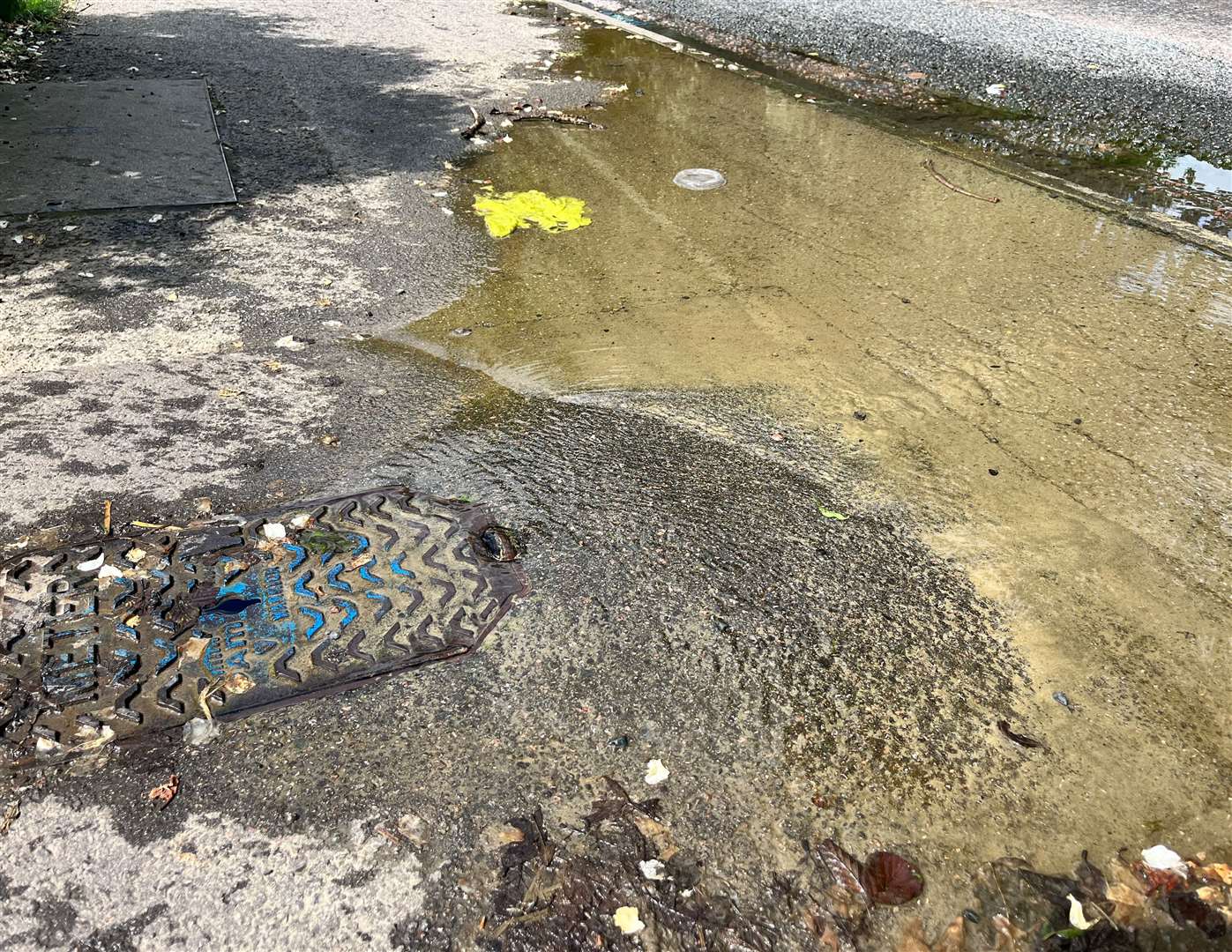 The leak covers part of the pavement and road in Cemetery Lane