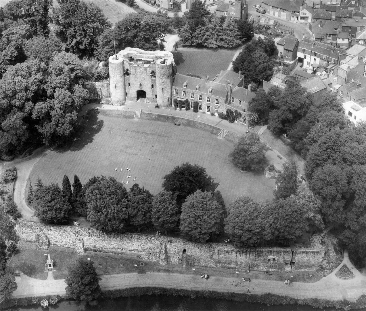 Tonbridge Castle in August 1962. Picture: Skyfotos