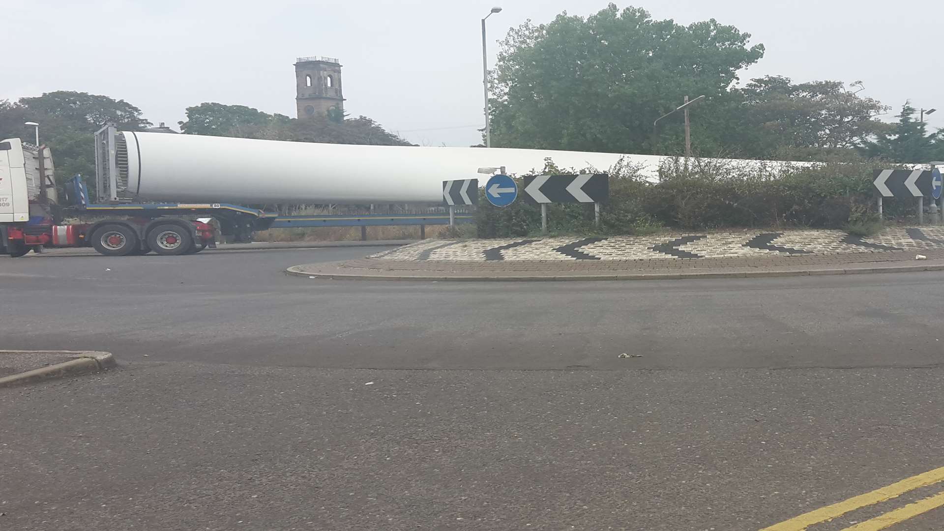 Hats off to the driver! Abnormal load makes its way through Kent