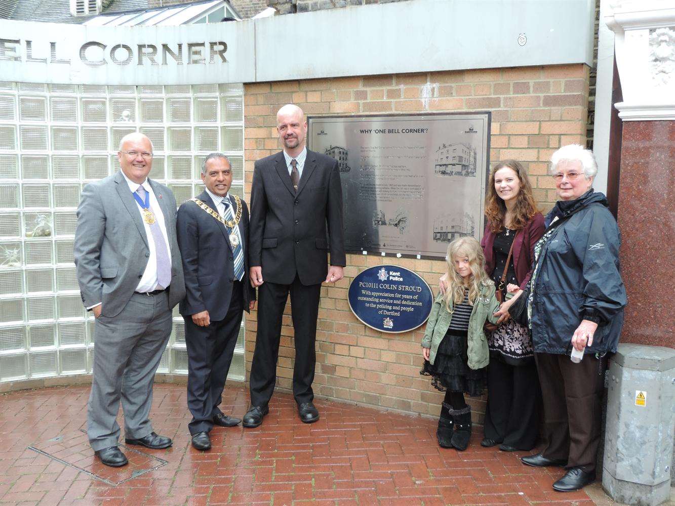 Dartford council leader Jeremy Kite, Mayor Cllr Avtar Sandhu, Colin Stroud, his daughter Summer, wife Jenny and mother Valerie Stroud.