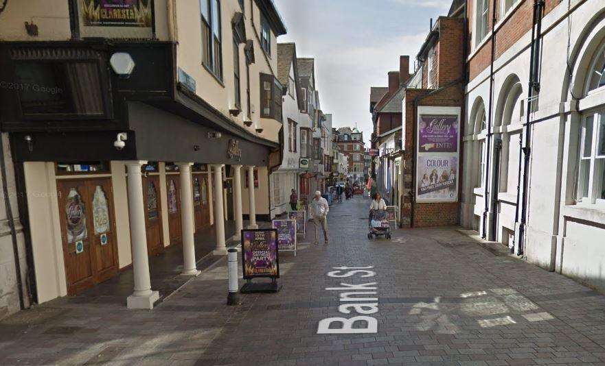 A man suffered a head injury in Bank Street (6265448)