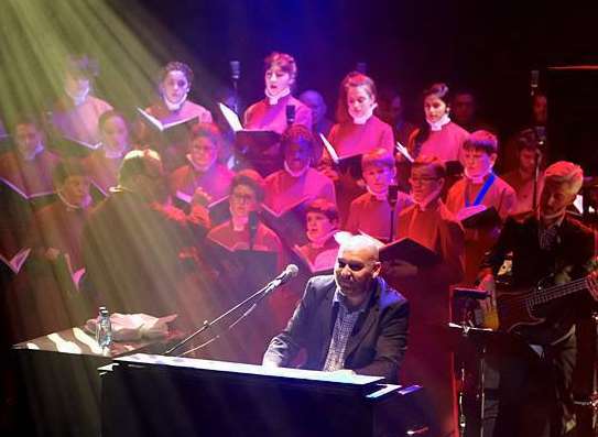Cathedral choir perform premiere of Rochester Jazz Mass with James Taylor