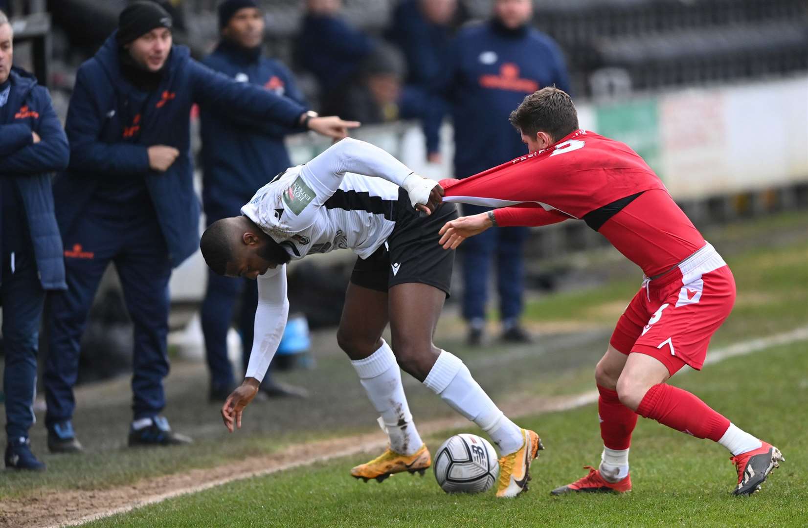 Dartford's Femi Akinwande gets to grips with Hungerford's Curtis Angell. Picture: Keith Gillard (43982279)