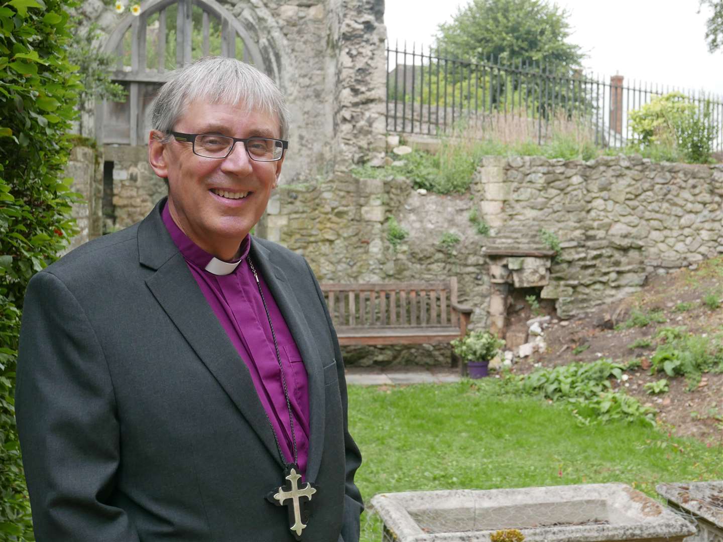 The Bishop of Tonbridge, Simon Burton-Jones, has urged men not to bring violence home this World Cup season (60791650)