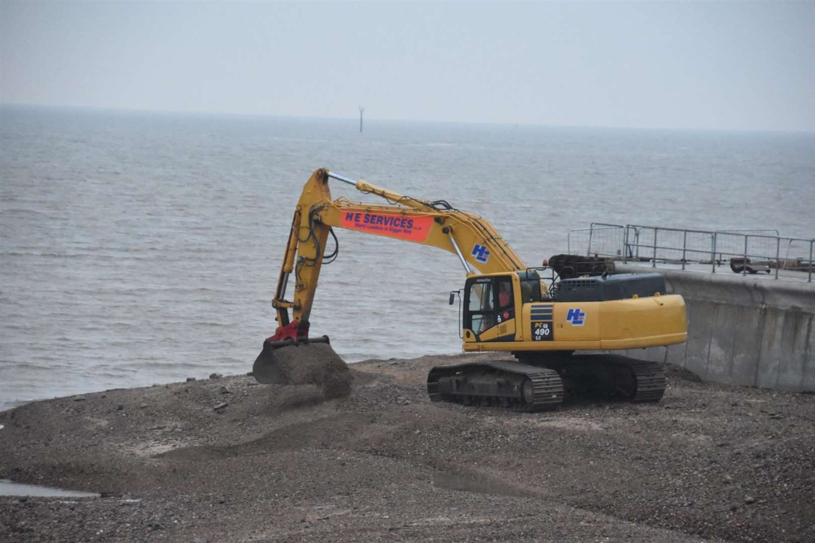 Sheerness digger rescue: second digger prepares path. Picture: Bob Richards (8313538)