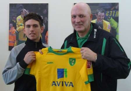Cody McDonald with Norwich manager Bryan Gunn picture: www.canaries.co.uk