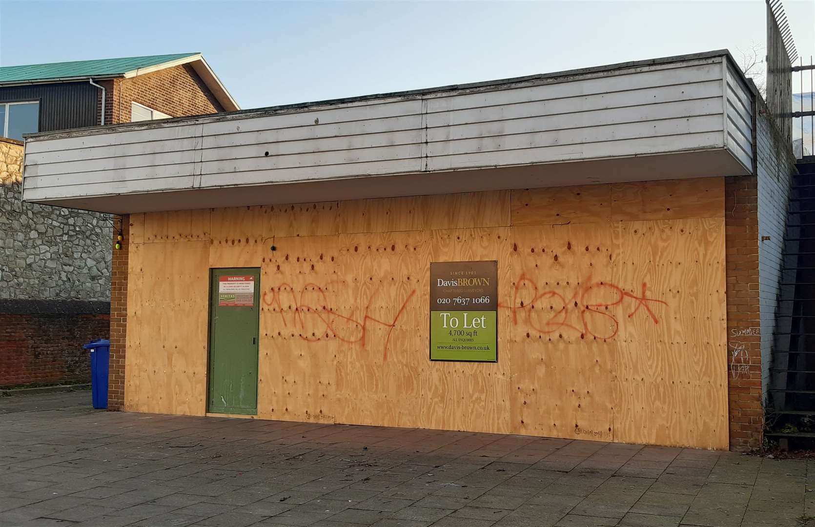 The former Iceland in the town centre could become a dentist (27325858)