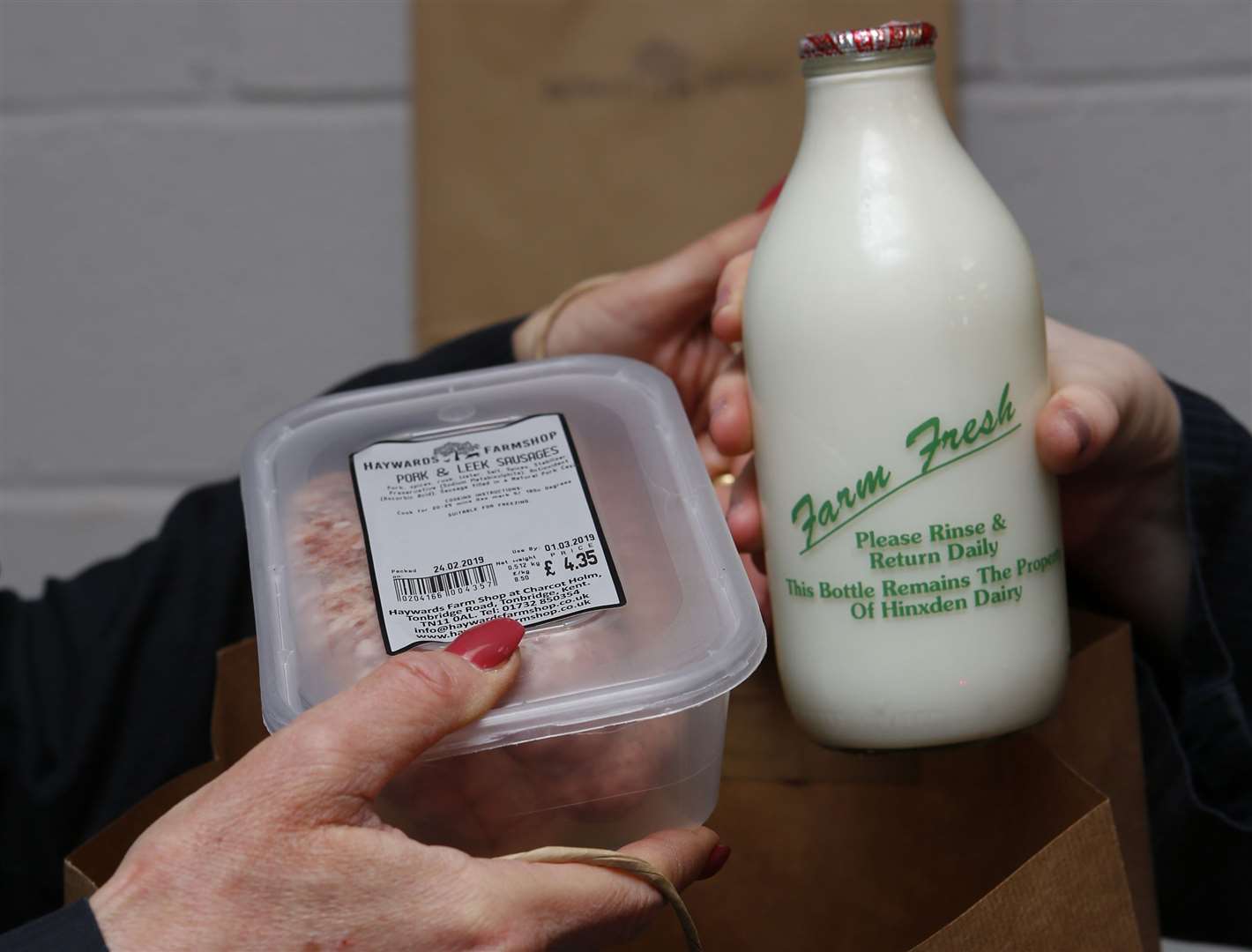 Reusable meat containers and glass milk bottles are now on offer at the farm 7395124