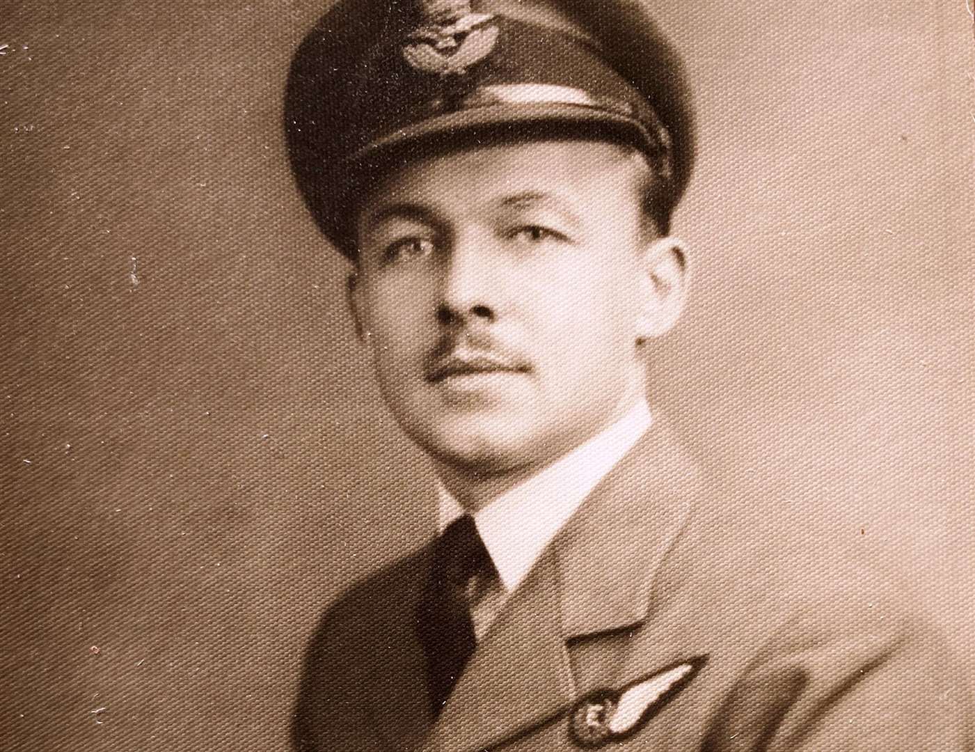 George Smith was commissioned into the RAF in 1944