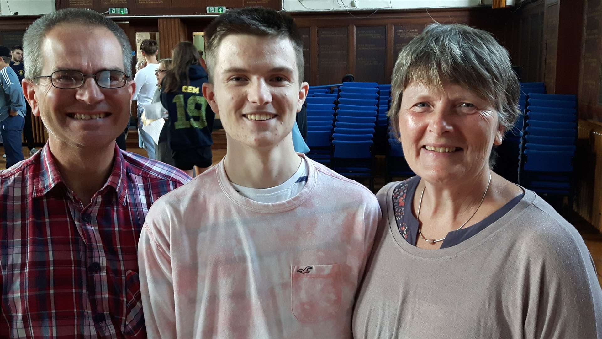 Peter Foreman, who got four A*s at Maidstone Grammar School, with his parents Ian and Emma (15270400)