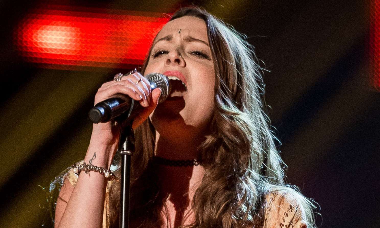 Hannah performing on The Voice.