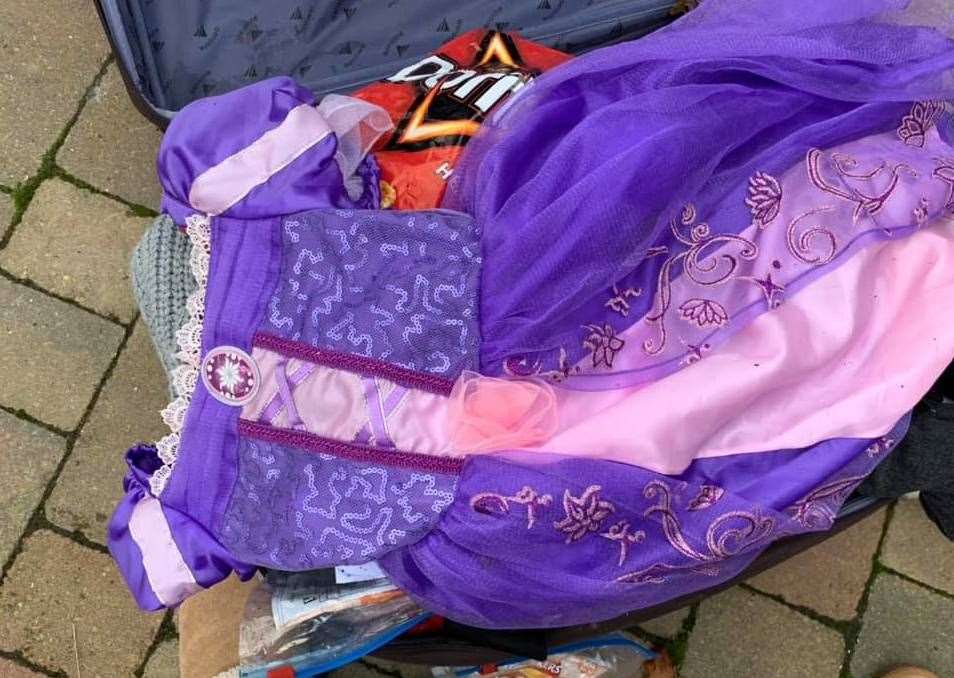 Disney outfit left in the suitcase (20382976)