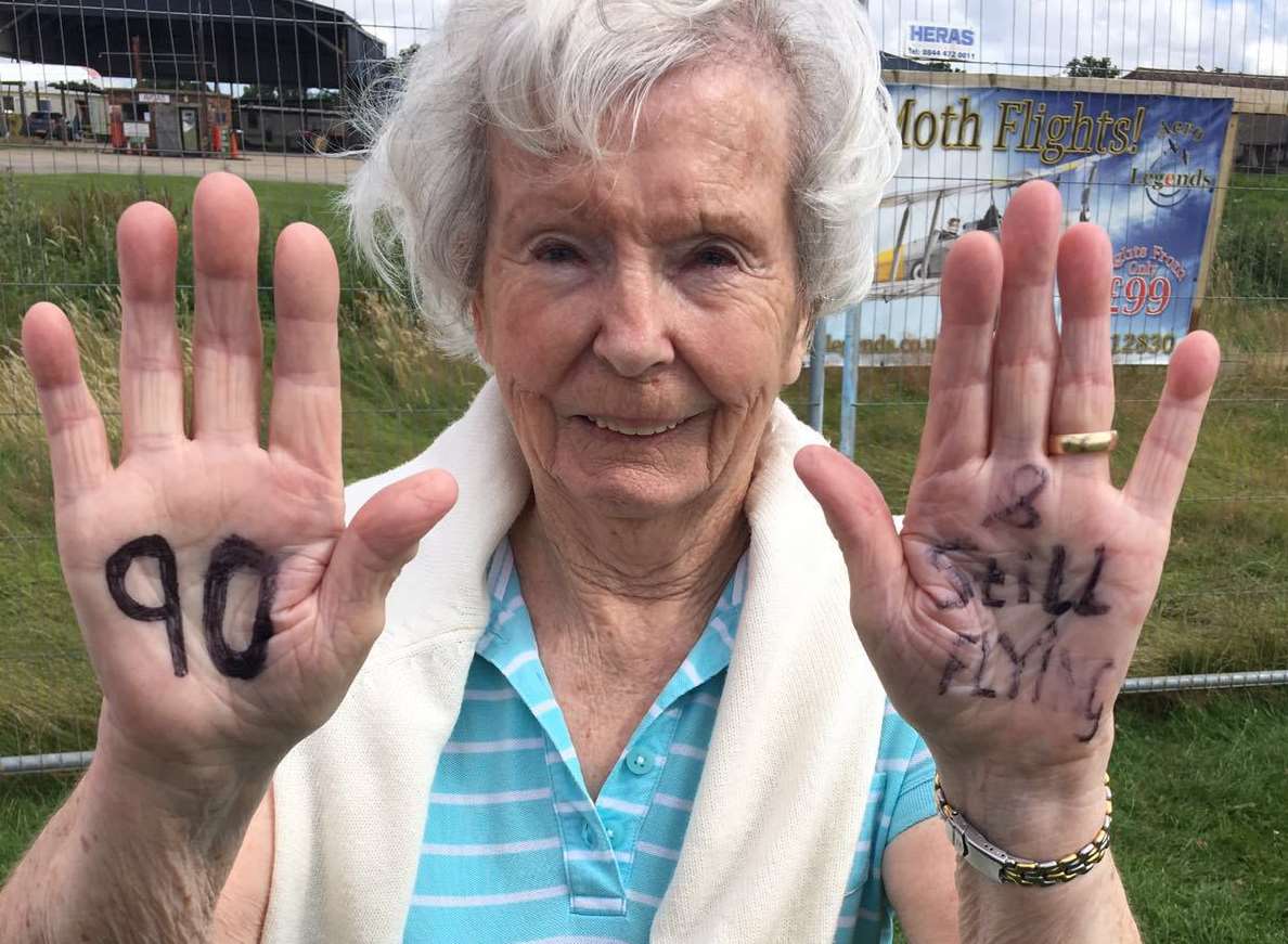 Margaret O'Neill, 90, has raised £1,000 for Macmillan with a skydive